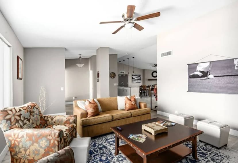 Glendale's Exclusive Home near Shopping and Parks