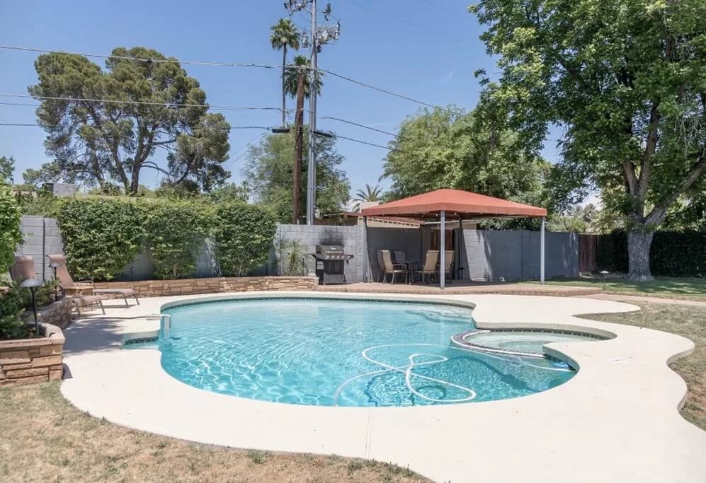 Mid Century Modern Home with Outdoor Pool photo 2