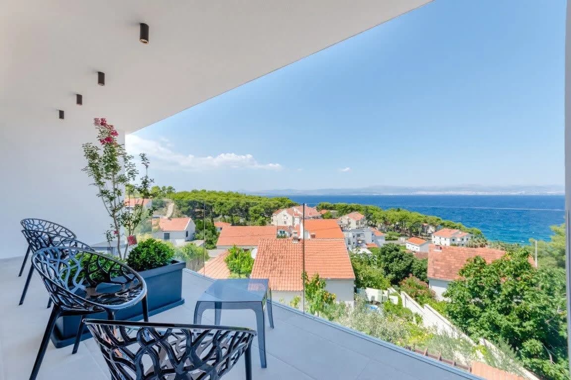 Luxurious Solid Villa with Unique Infinity Pool photo 2