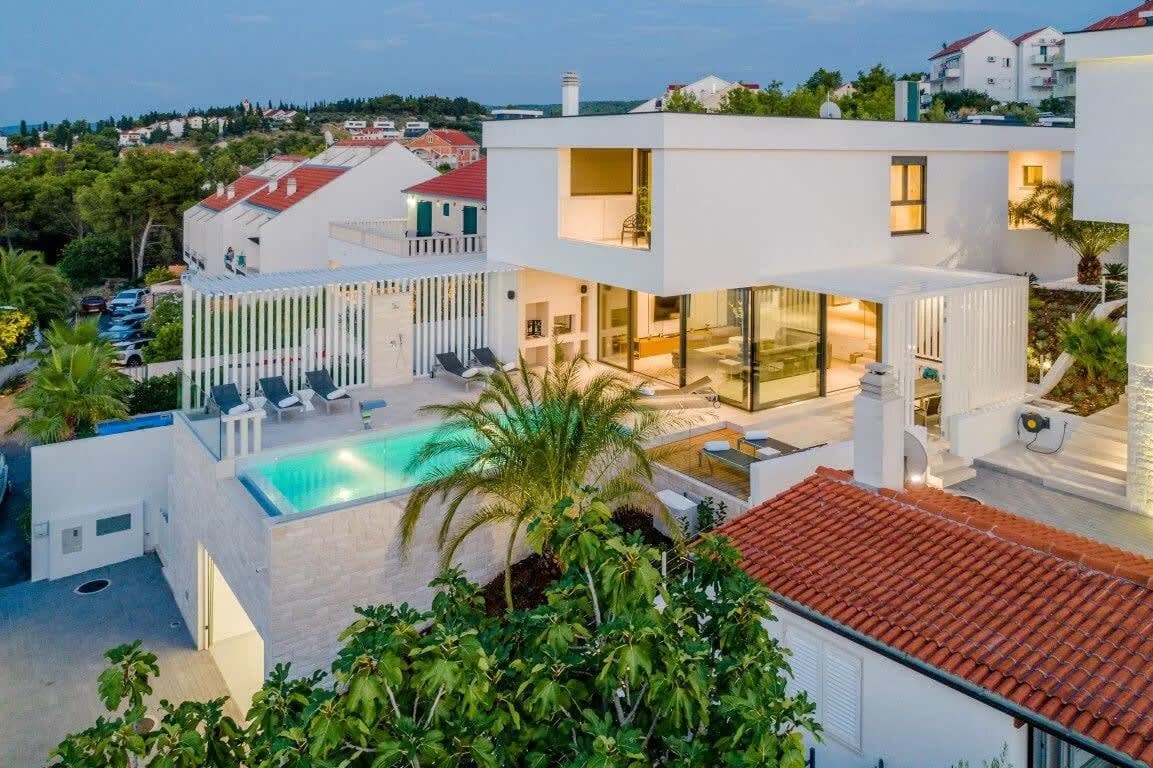 Outstanding Elegant Villa with Amazing Panoramic Sea Views photo 3