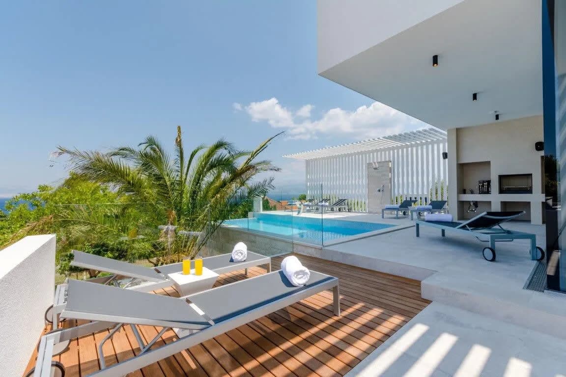 Outstanding Elegant Villa with Amazing Panoramic Sea Views photo 4