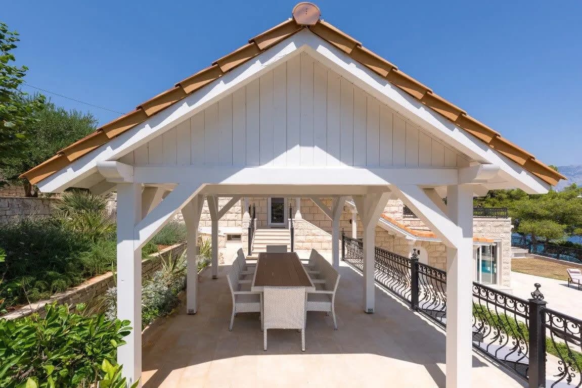 Superb Delightful Villa with Stunning Sea Views photo 2