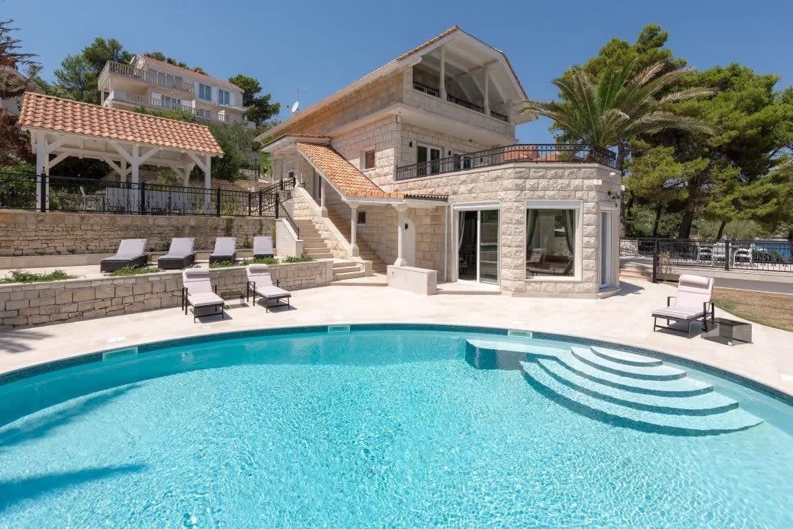Superb Delightful Villa with Stunning Sea Views photo 4