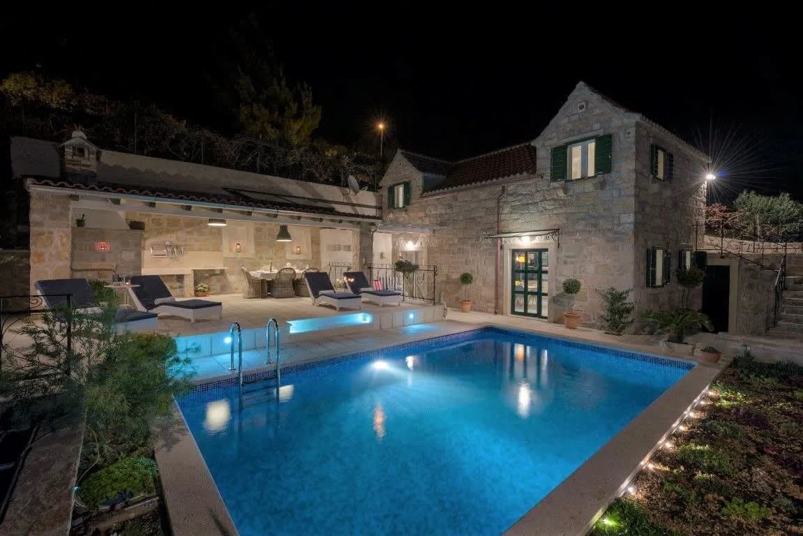 Enticing Sunset Villa With Magnificent Sea ViewS photo 3