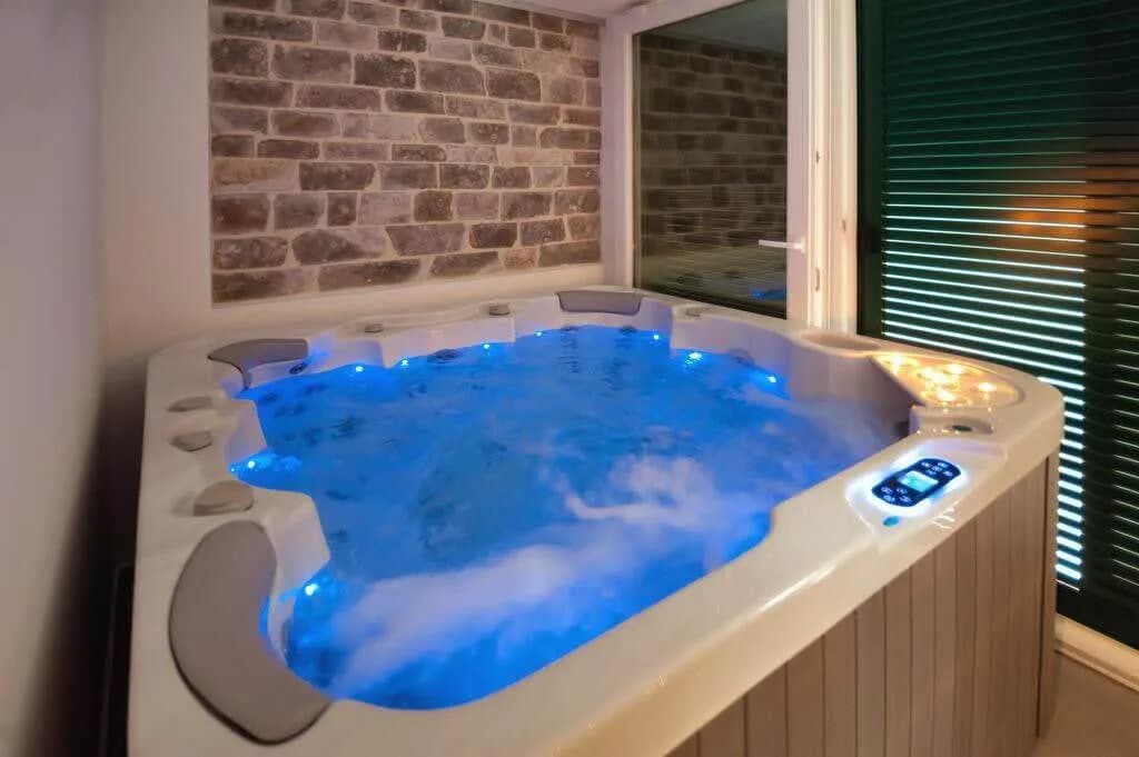 Charming Rock Villa with Pool and Jacuzzi photo 3