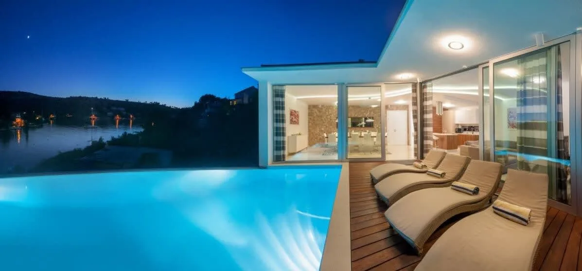 Exquisite Modern Villa in the Quiet Bay of Bobovisca photo 2