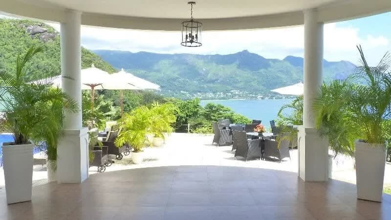 Delightful Villa with Infinity Pool & Tropical Garden photo 4