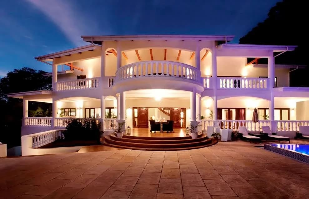 Delightful Villa with Infinity Pool & Tropical Garden photo 5