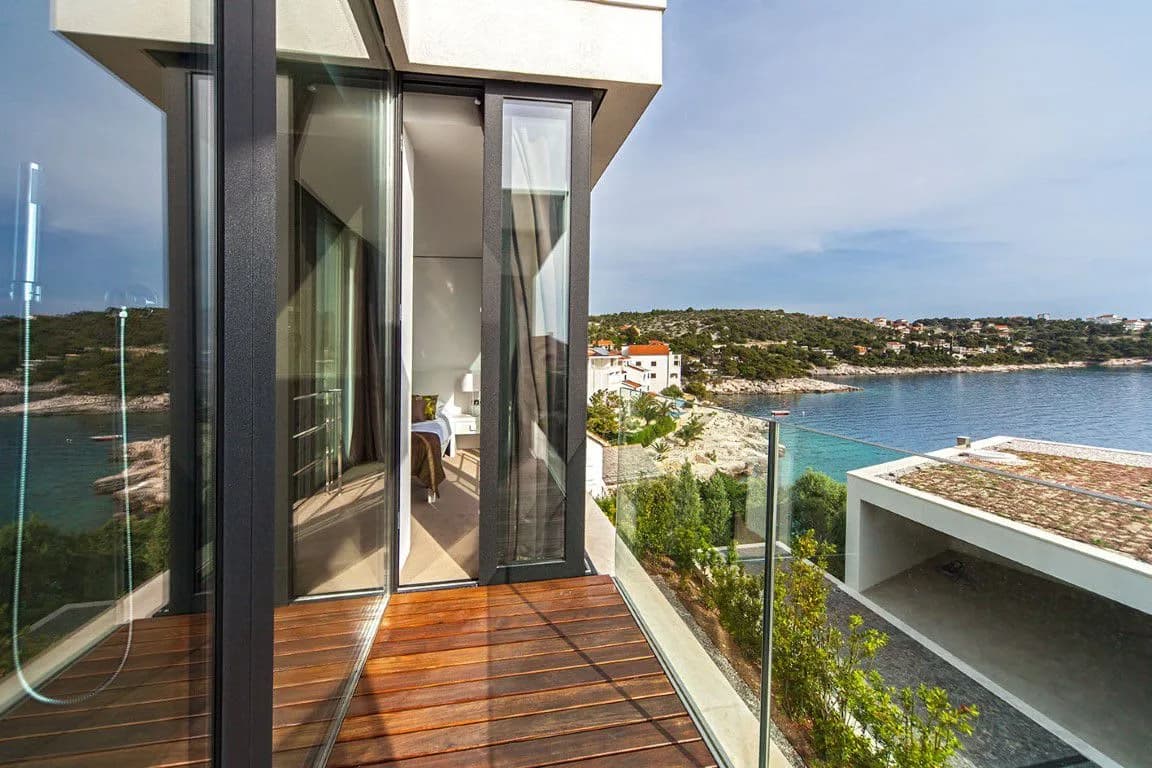 Villa In Perfect Location With Blue Ocean