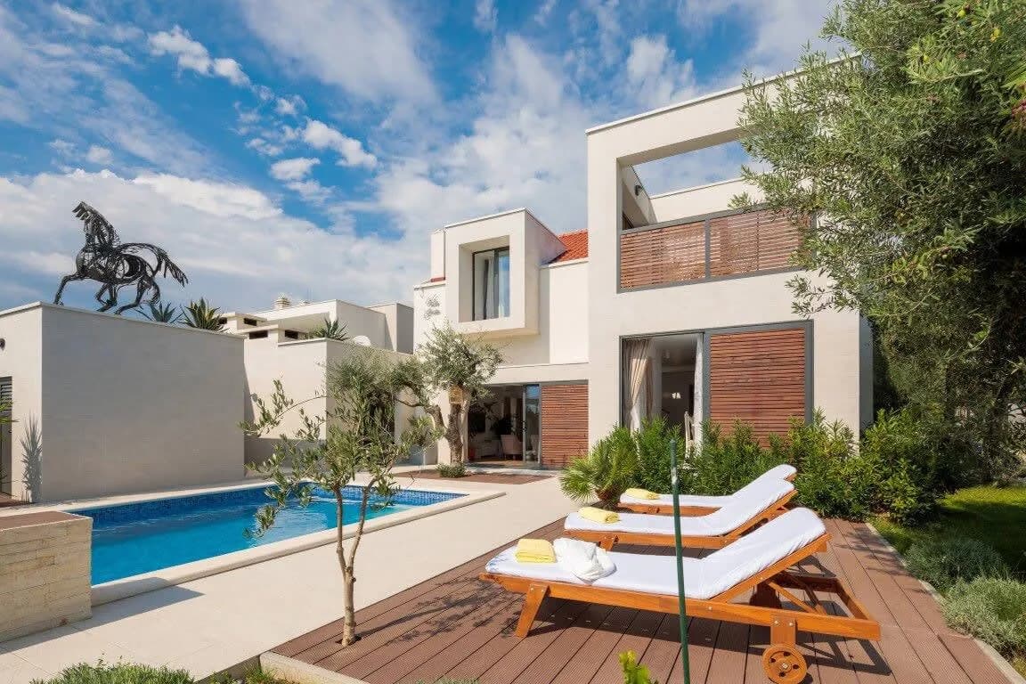 Prime Villa For Family With Swimming Pool photo 2