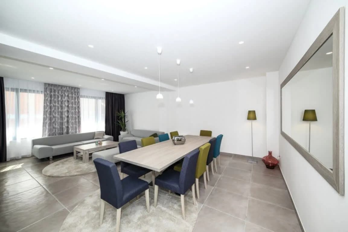 Elegant Cozy Villa With Beautiful Features photo 4