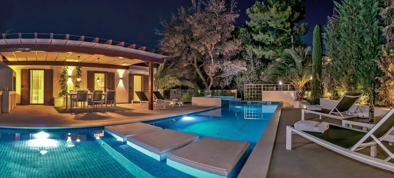 Gorgeous Paragon Villa at the Center of Milna photo 2