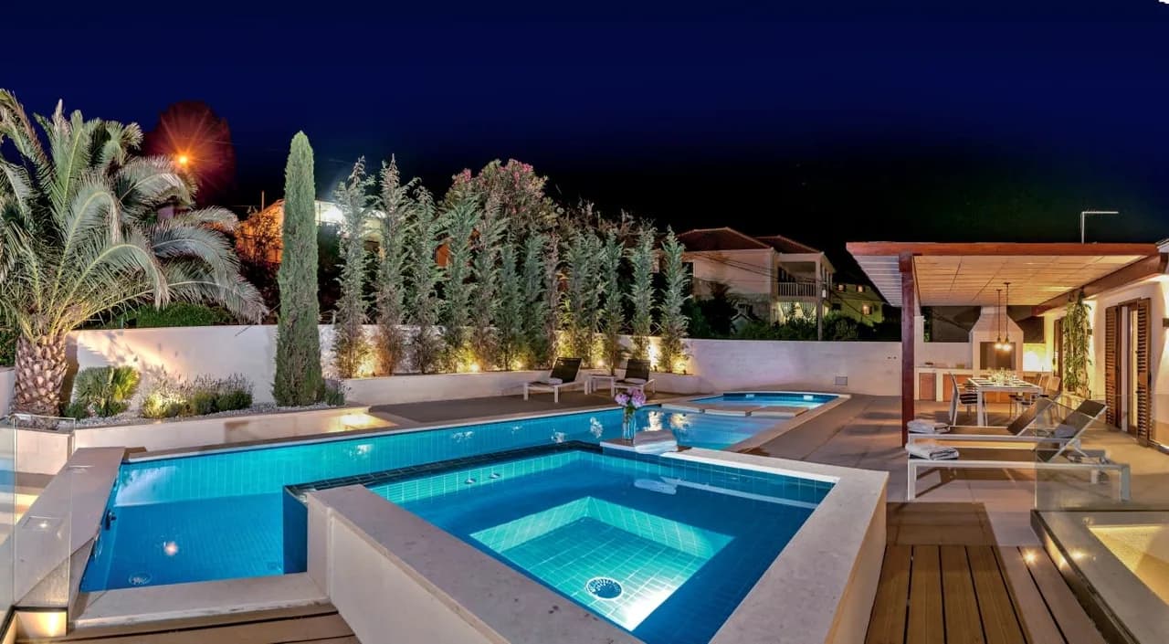 Gorgeous Paragon Villa at the Center of Milna photo 4