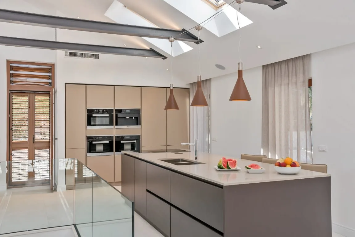 Gorgeous Paragon Villa at the Center of Milna photo 5