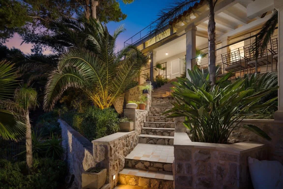 Lavish Seafront Villa with Private Beach in Hvar photo 3