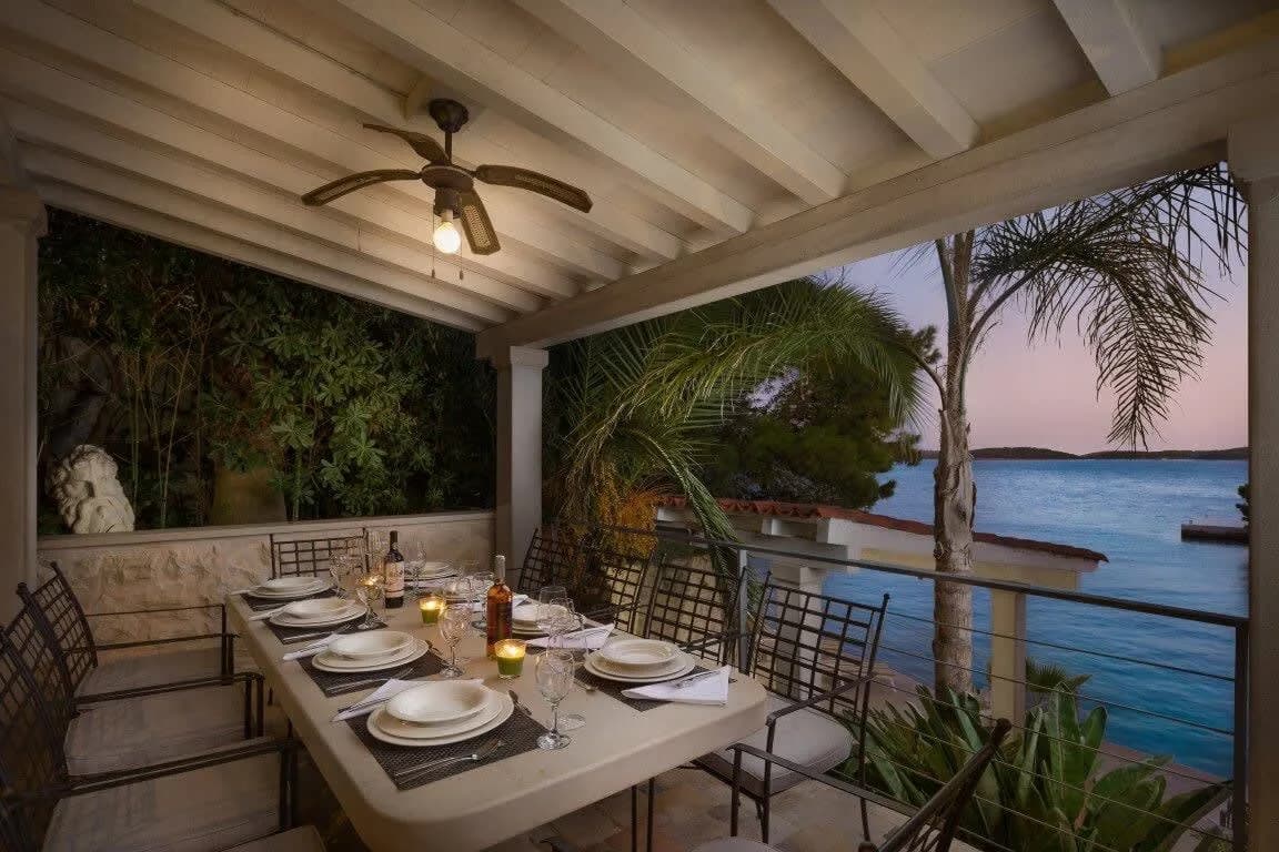 Lavish Seafront Villa with Private Beach in Hvar photo 4