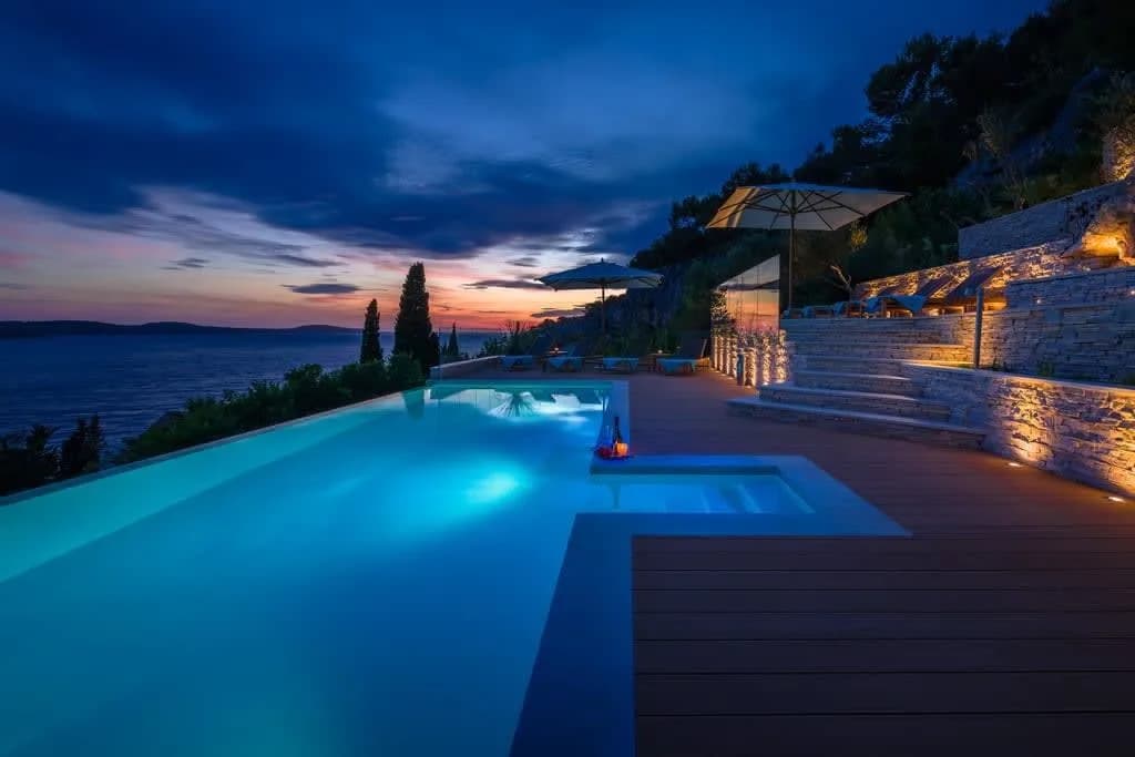 Majestic Tranquil Villa with Stunning Panoramic View photo 2