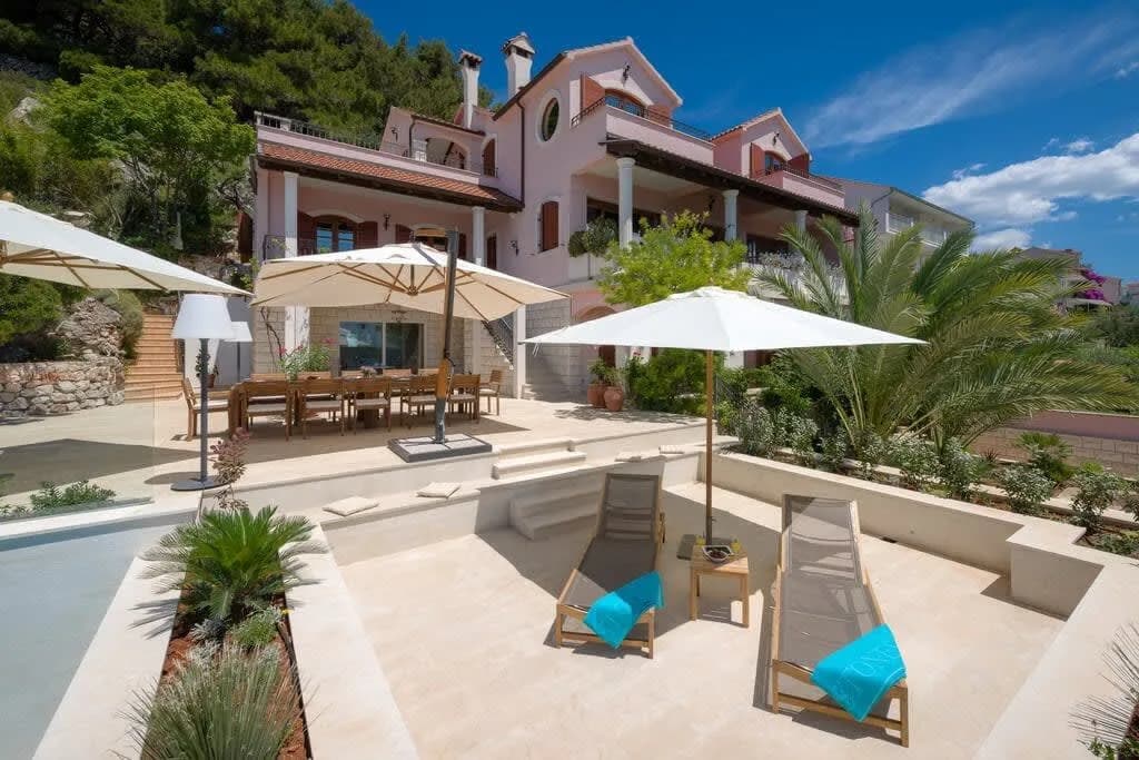 Majestic Tranquil Villa with Stunning Panoramic View photo 4