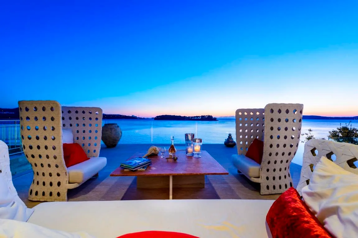 Enticing Seacoast Villa at the Edge of the Adriatic Sea photo 2