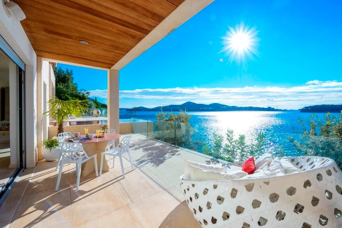 Enticing Seacoast Villa at the Edge of the Adriatic Sea photo 3