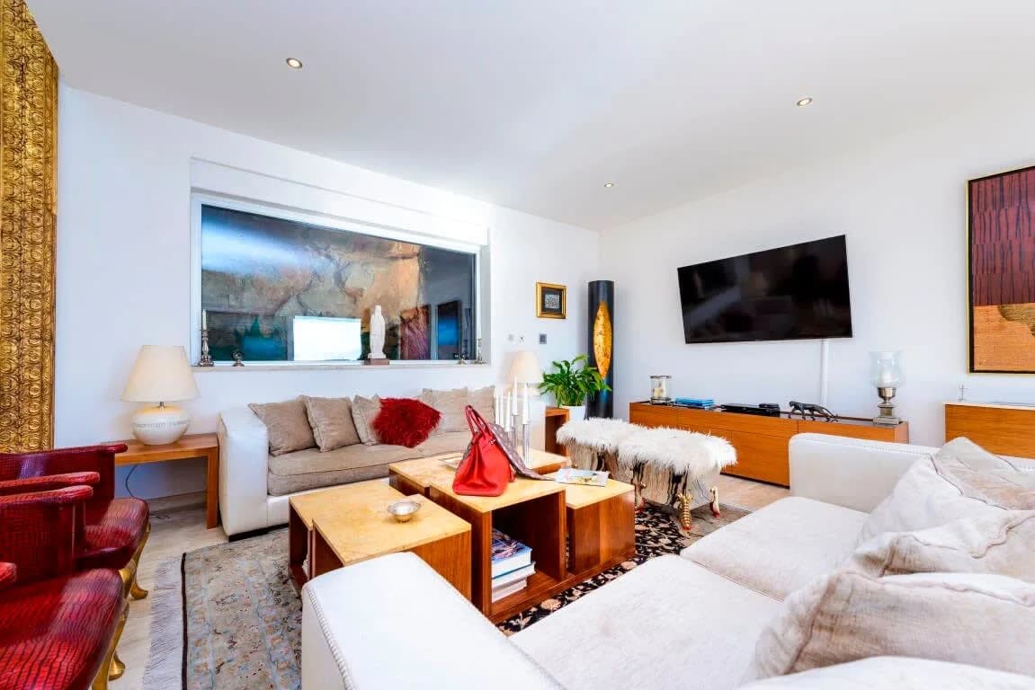 Enticing Seacoast Villa at the Edge of the Adriatic Sea photo 4