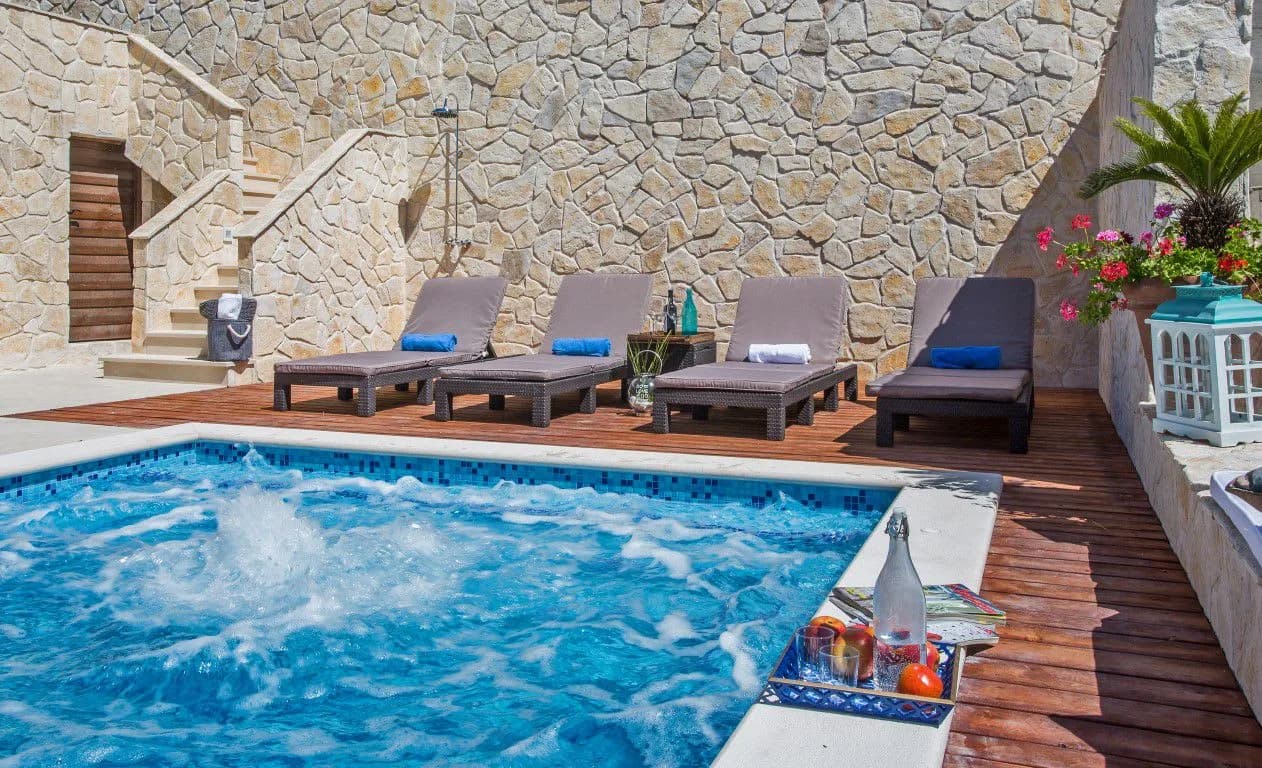 Massive Holiday Villa Overlooking the Adriatic Sea
