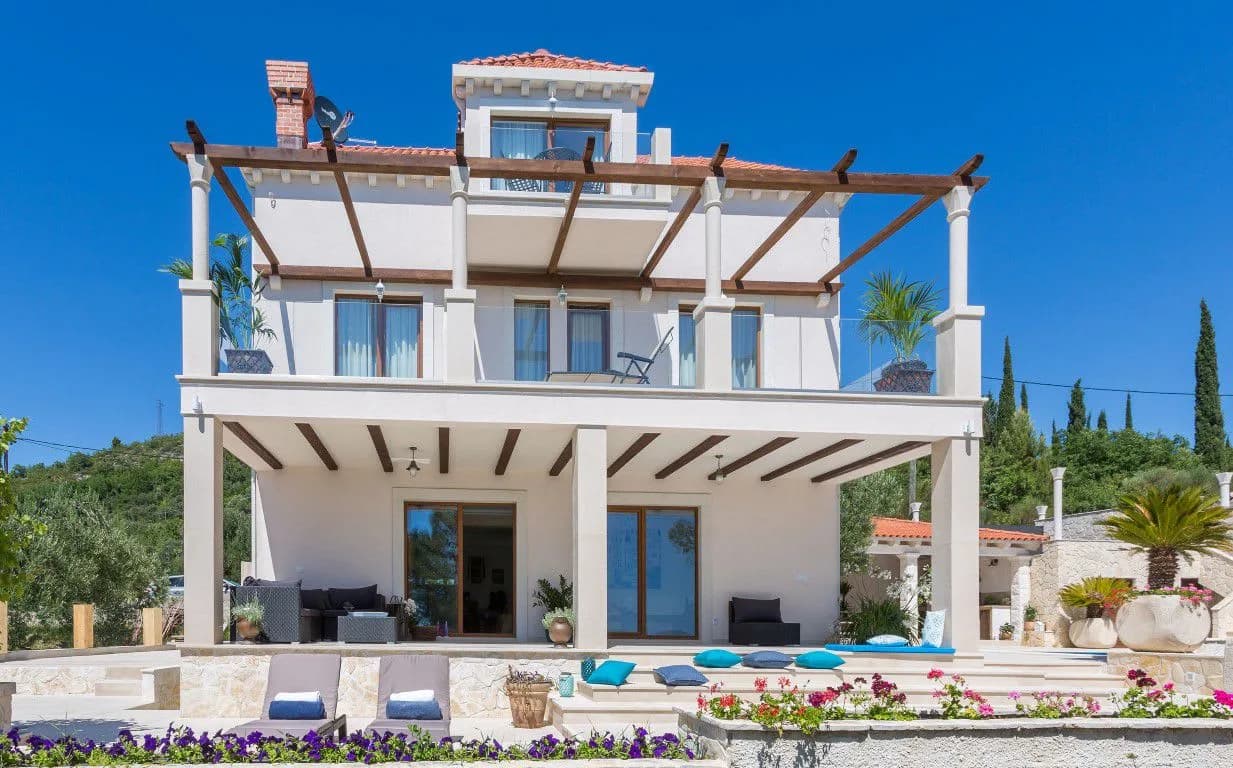 Massive Holiday Villa Overlooking the Adriatic Sea photo 2