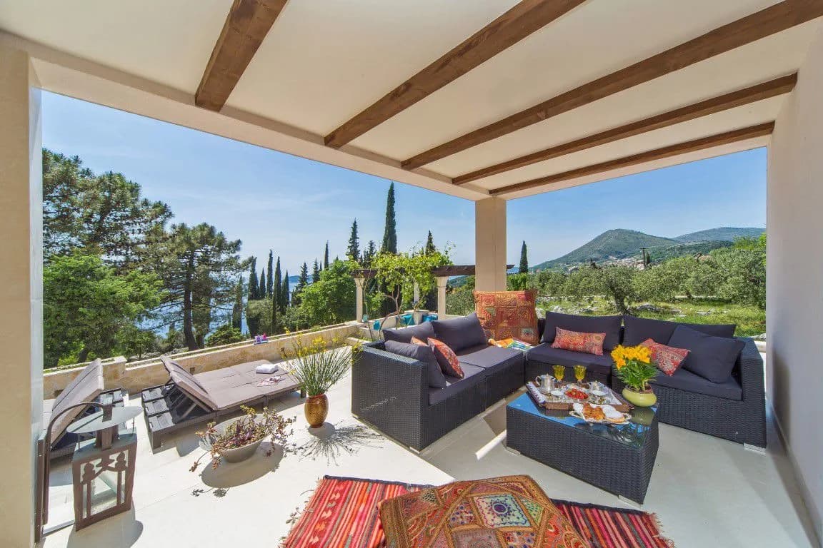 Massive Holiday Villa Overlooking the Adriatic Sea photo 3