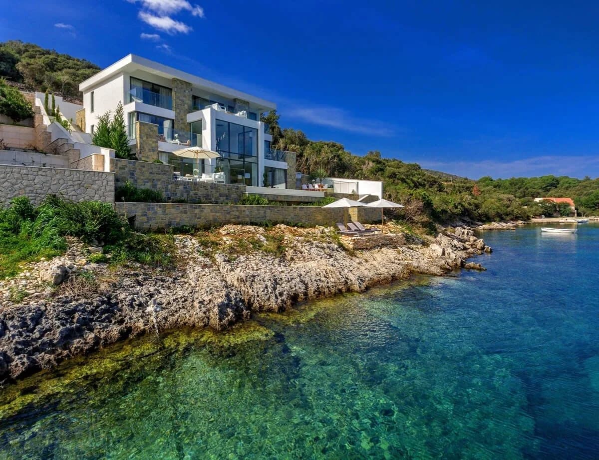 Grand Intense Villa with High End Beachfront photo 3