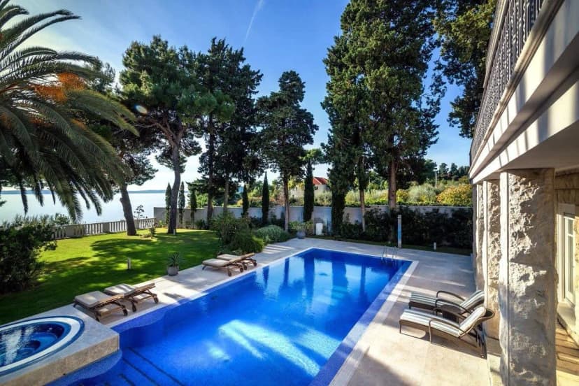 Fancy Modern Villa with Deluxe Interior