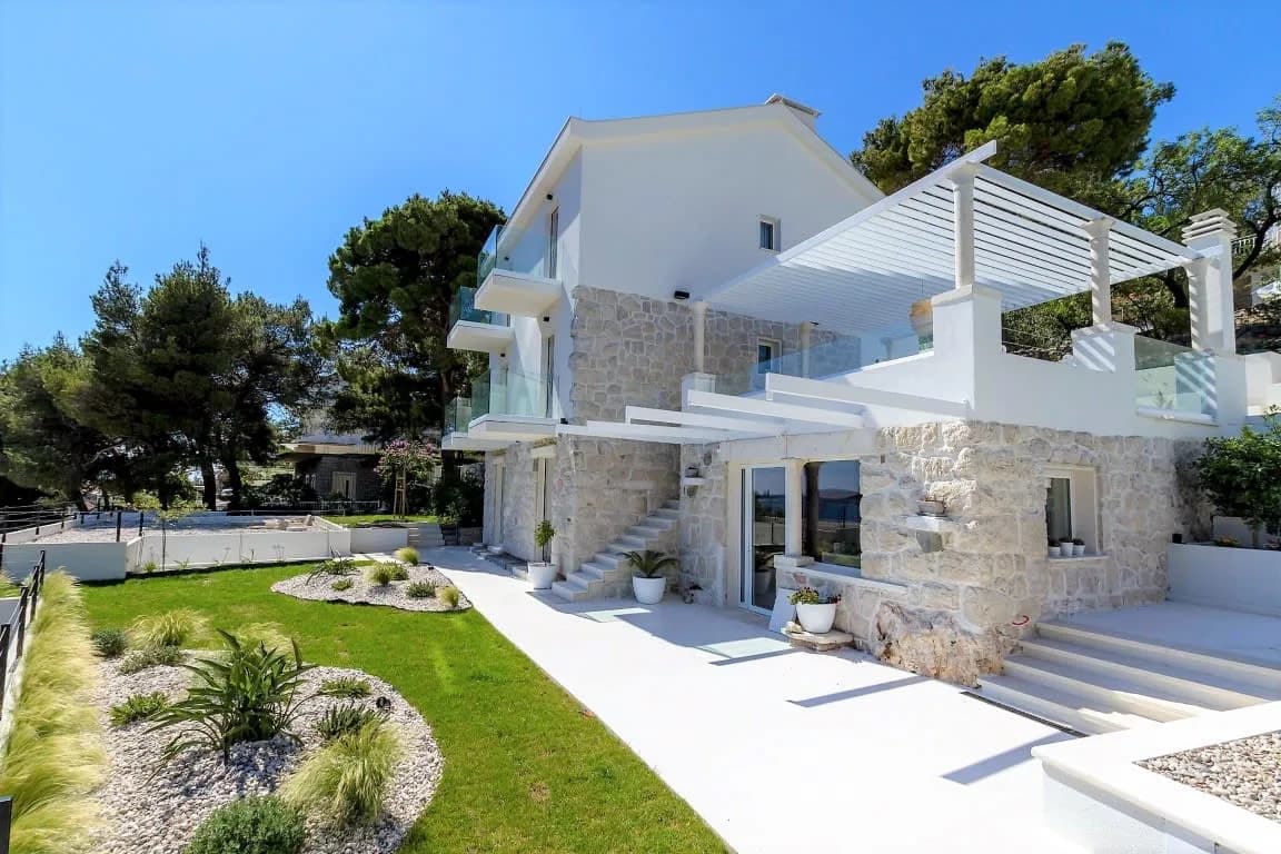 Perfect Most Luxurious Villa with Cinema Room photo 3