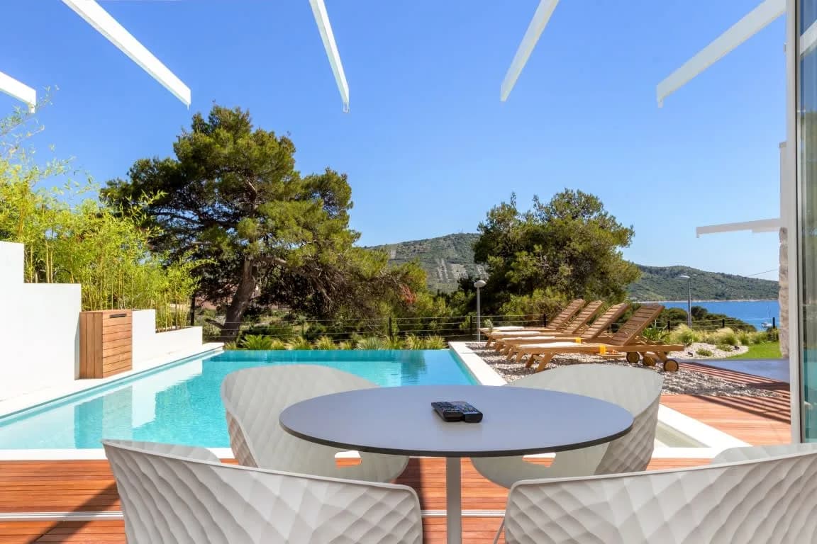 Super Modern Villa Stay With Cinema Room