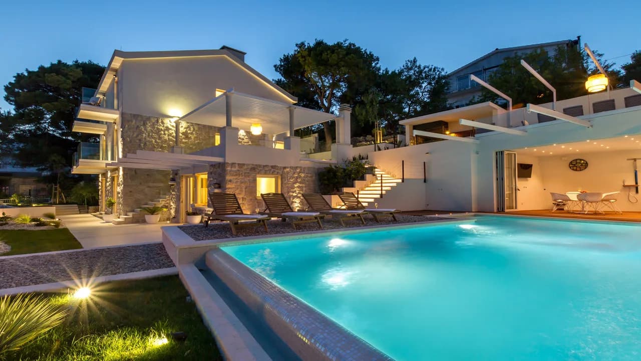 Super Modern Villa Stay With Cinema Room photo 3