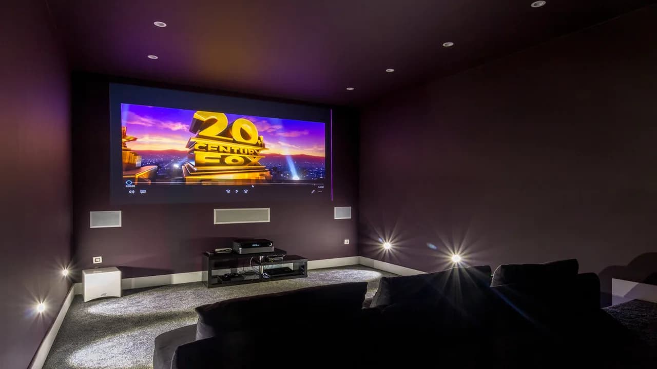 Super Modern Villa Stay With Cinema Room photo 4