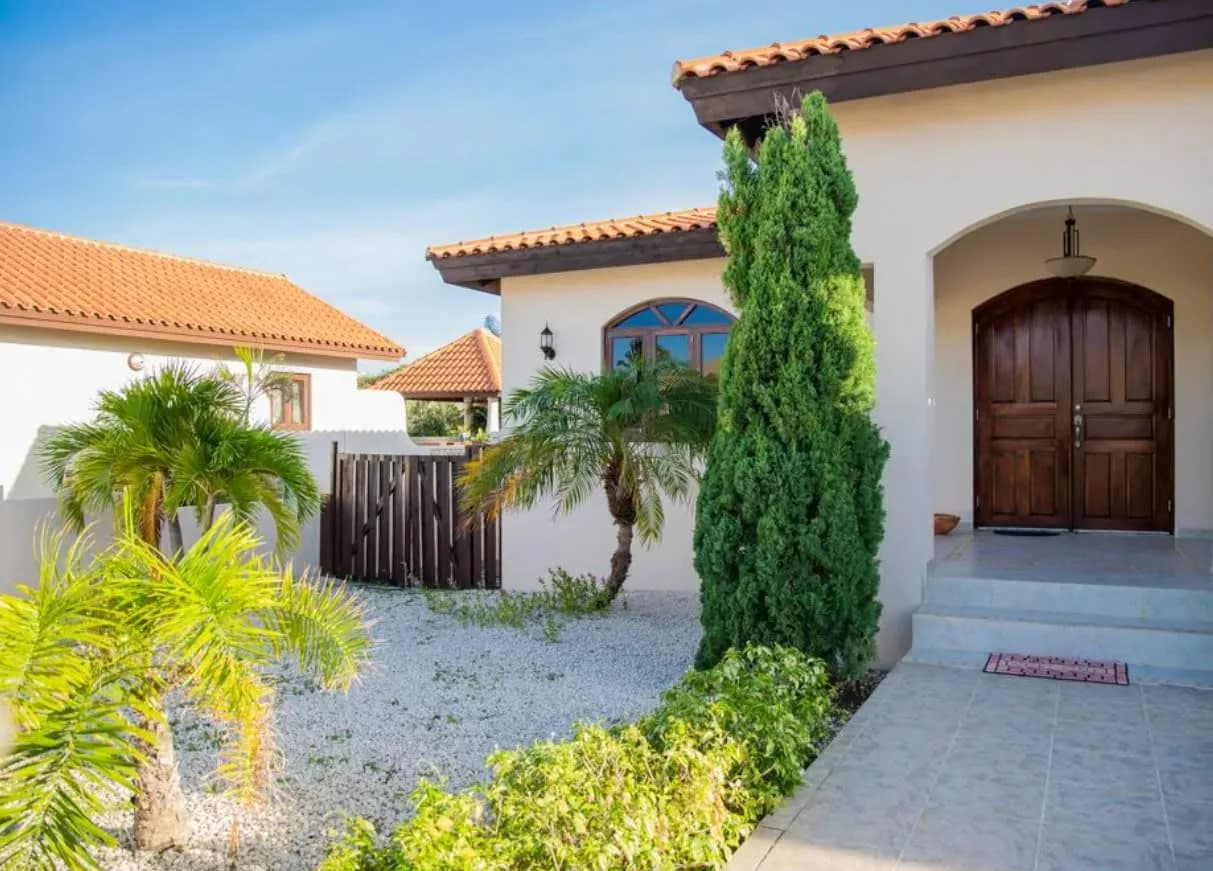 Premium Harmonious Villa Near the Clear-Blue Malmok Beach photo 2