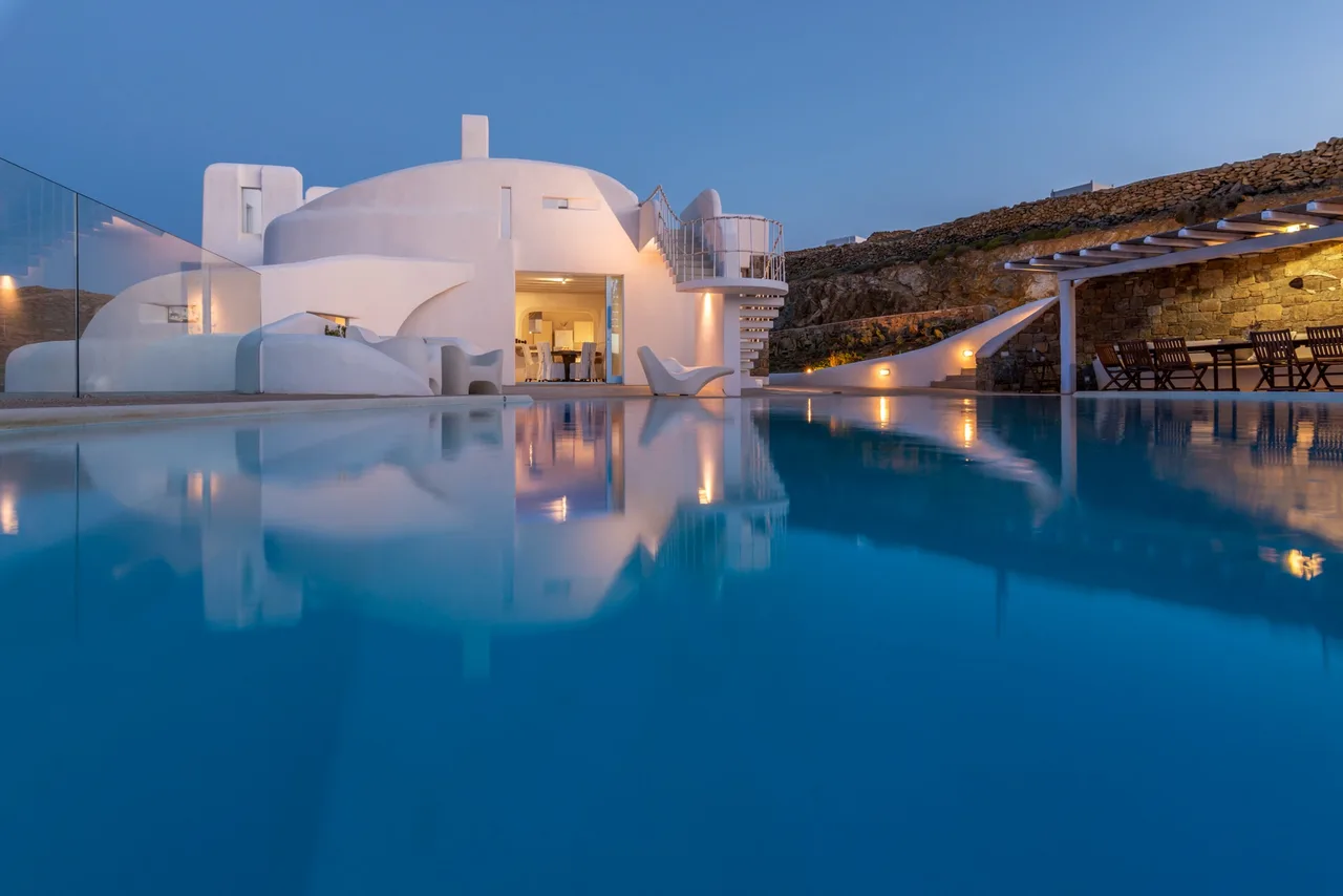 Prime Time Villa with Outstanding Interiors