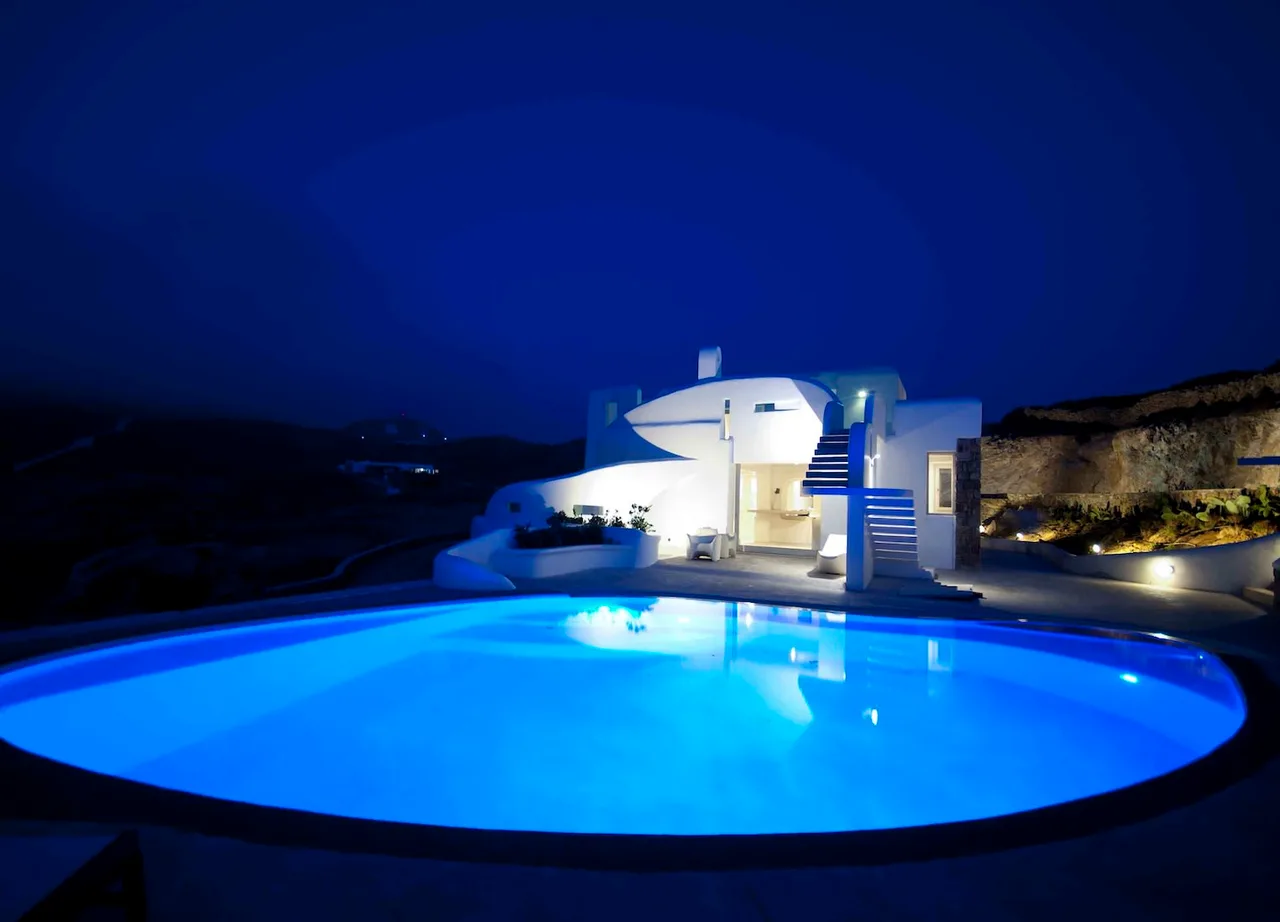 Prime Time Villa with Outstanding Interiors photo 3