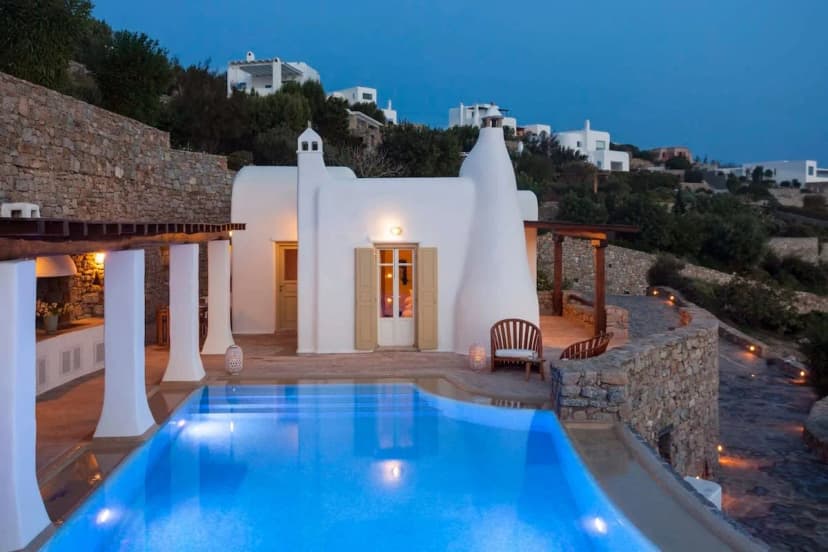 Sophisticated Villa with Spectacular Pool