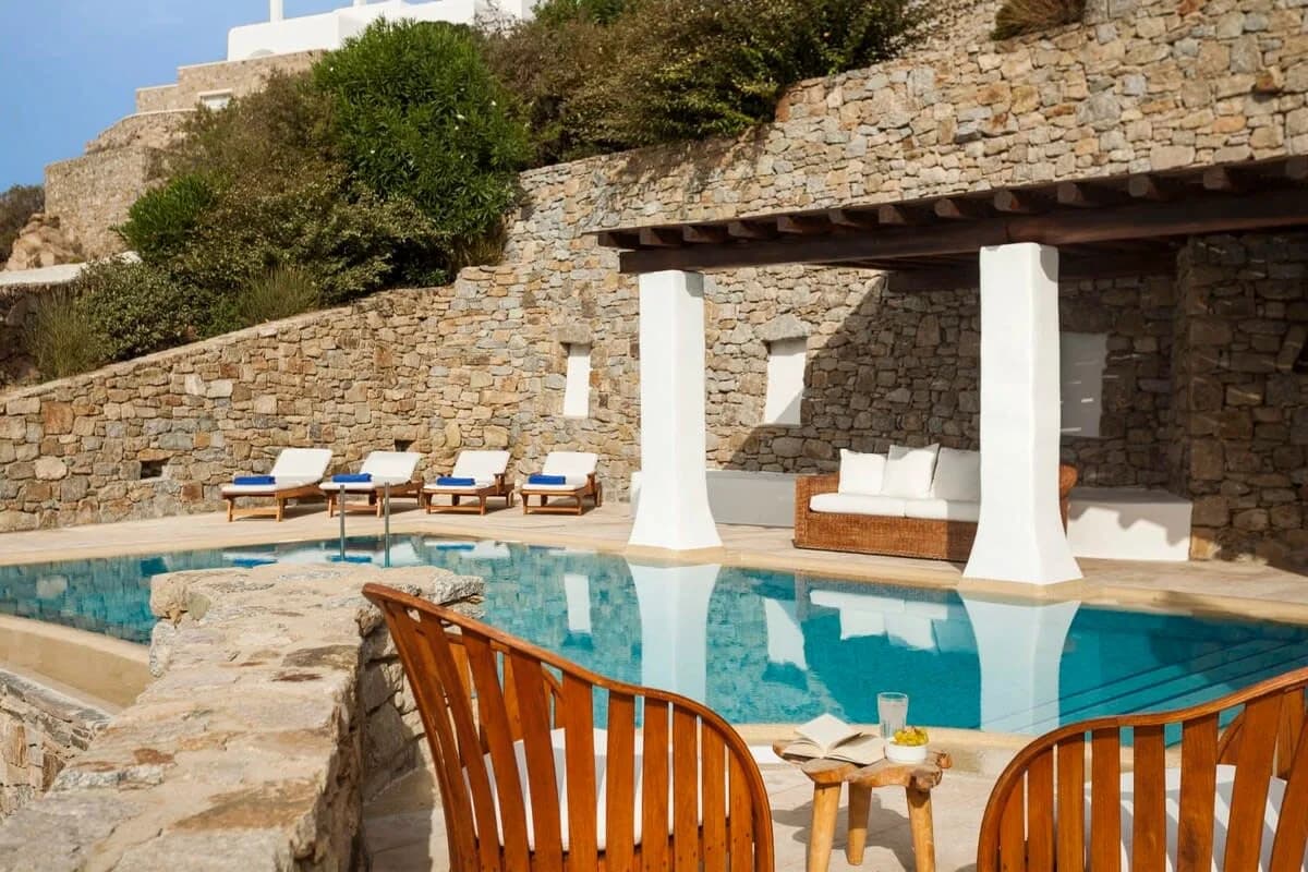 Sophisticated Villa with Spectacular Pool photo 3