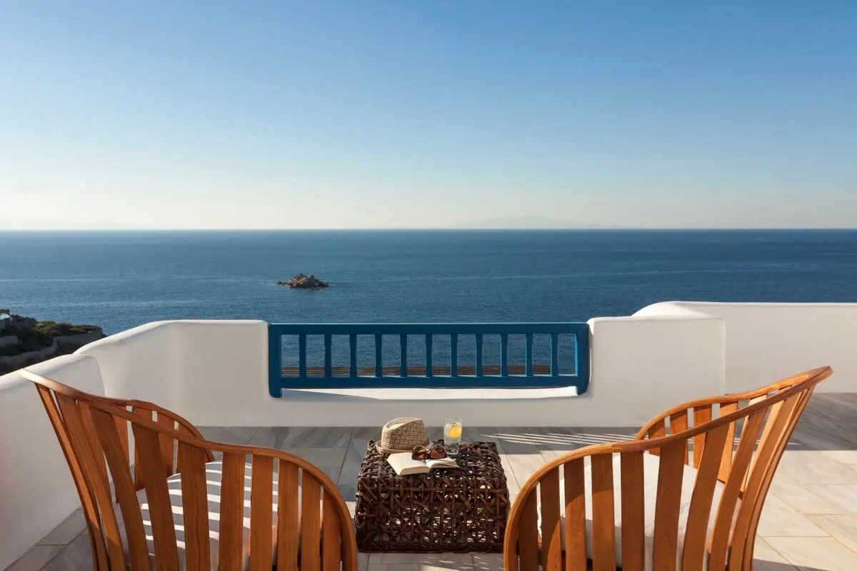 Magnificent Villa with Glowing Infinity Pool photo 3