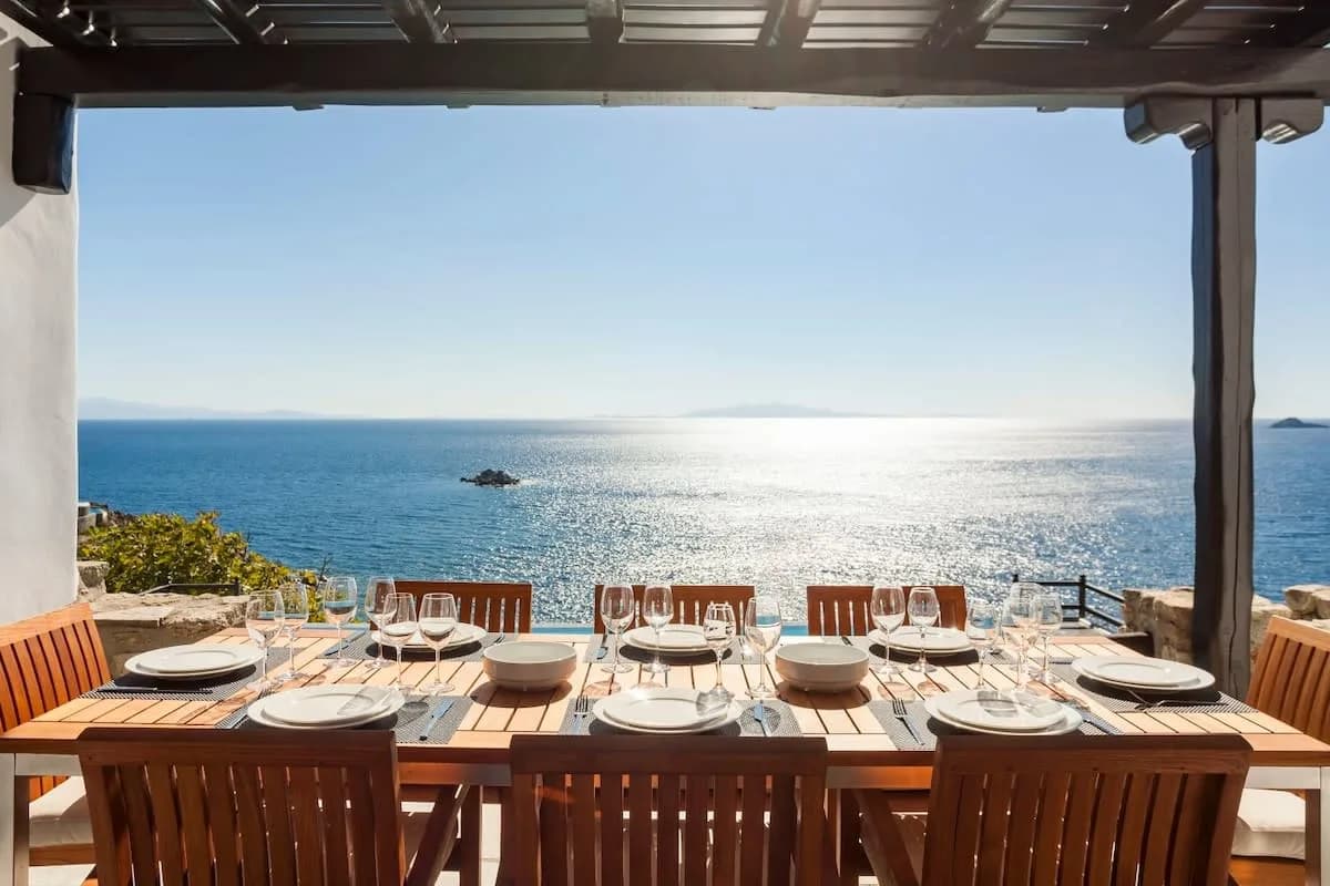 Magnificent Villa with Glowing Infinity Pool photo 4