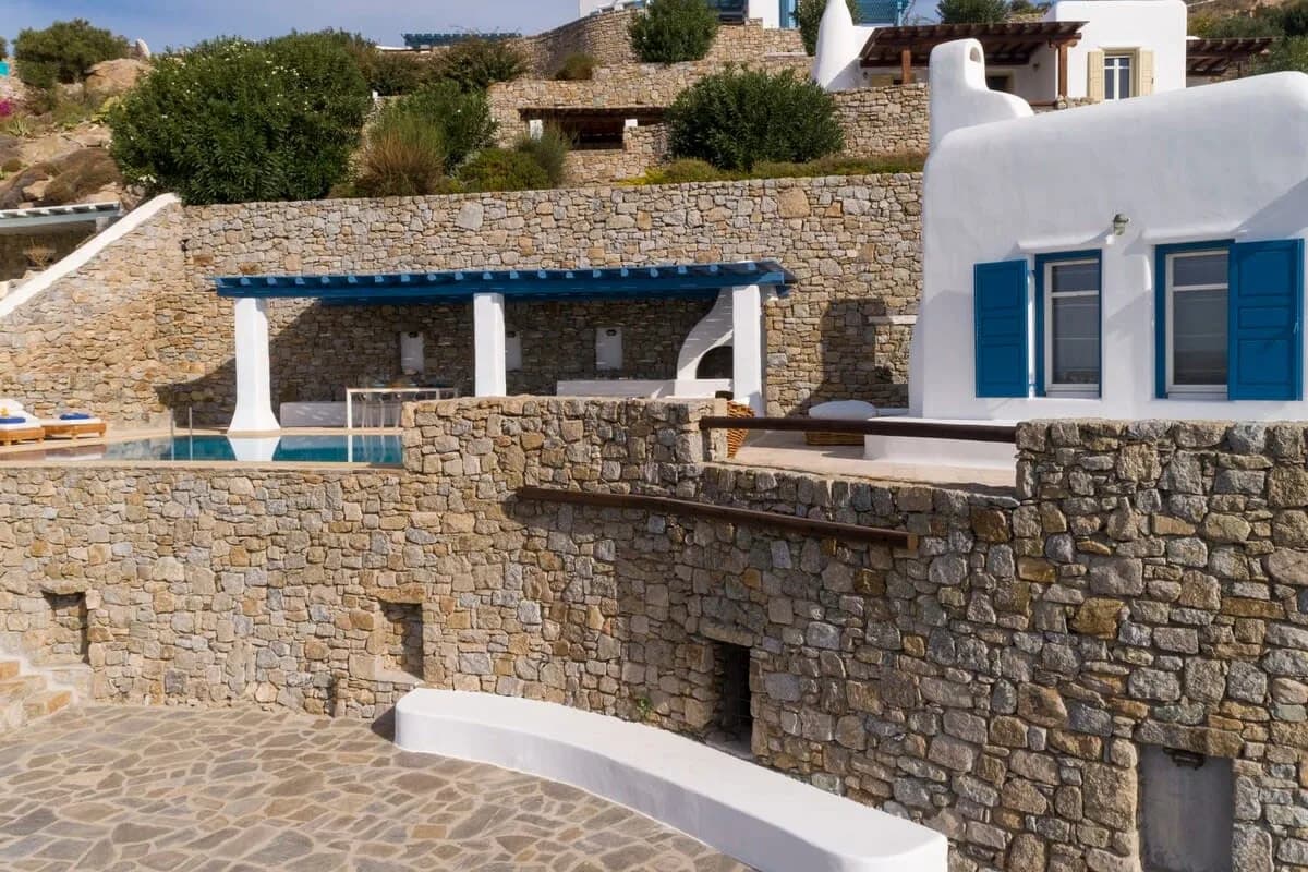 Elegant Villa with Spacious Pool Area photo 3