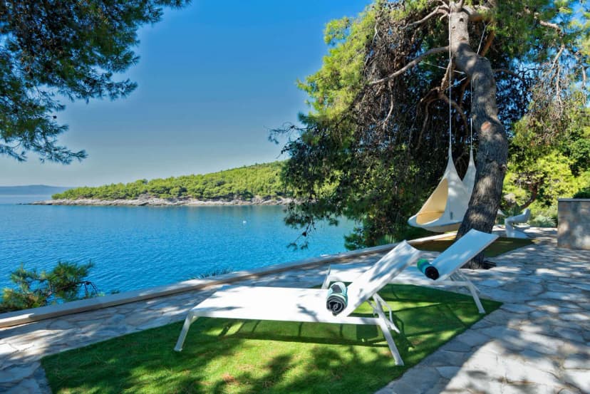 Beautiful Seafront Villa With Private Jacuzzi And Hammock