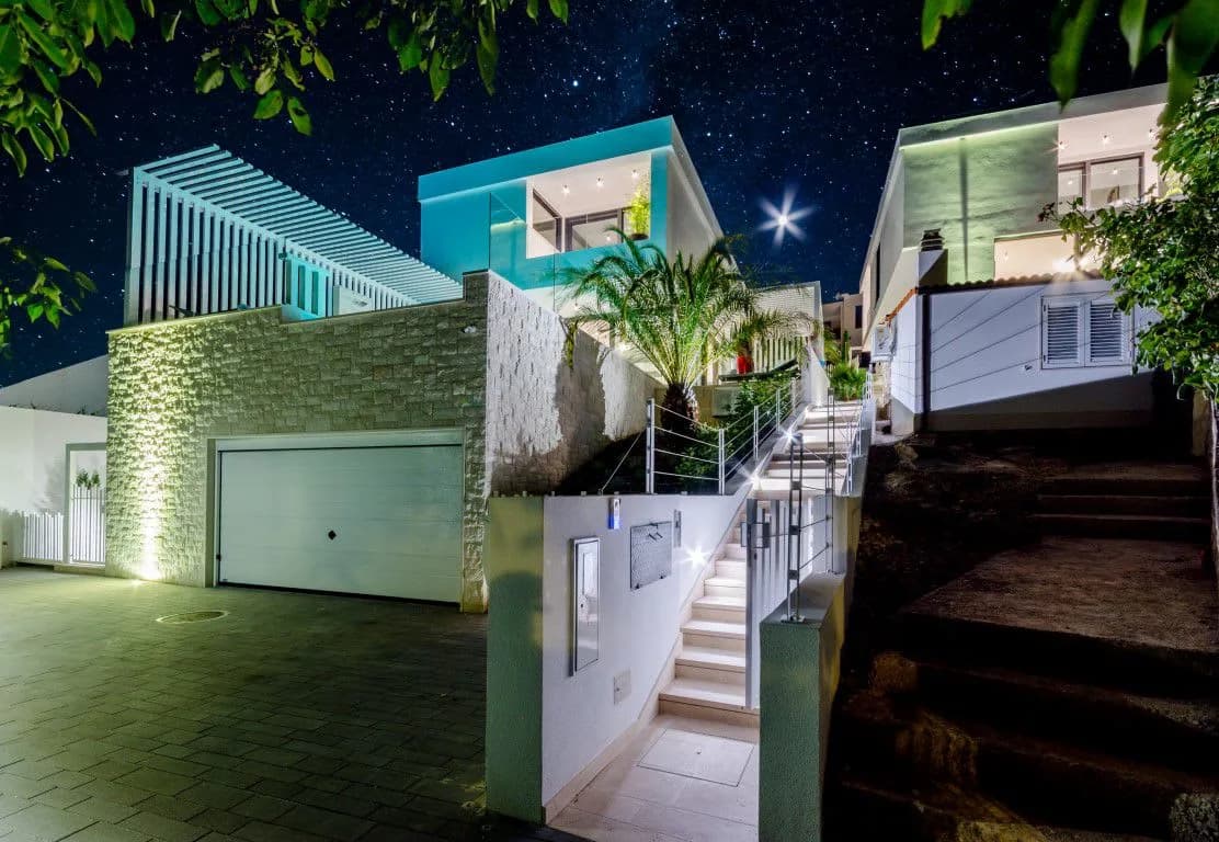 Luxurious Beachfront Villa With Pool And Table Tennis photo 5