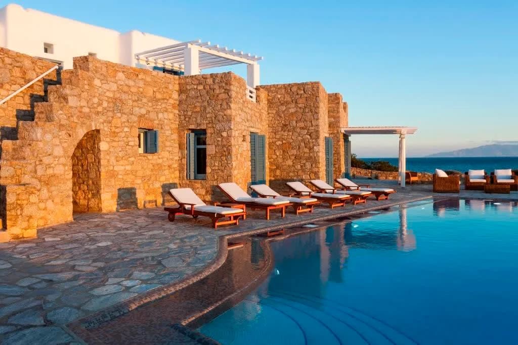Chic Villa Overlooking the Gleaming Sea photo 4
