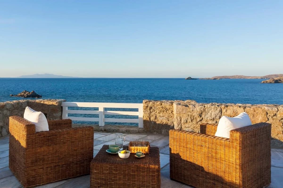 Chic Villa Overlooking the Gleaming Sea photo 5