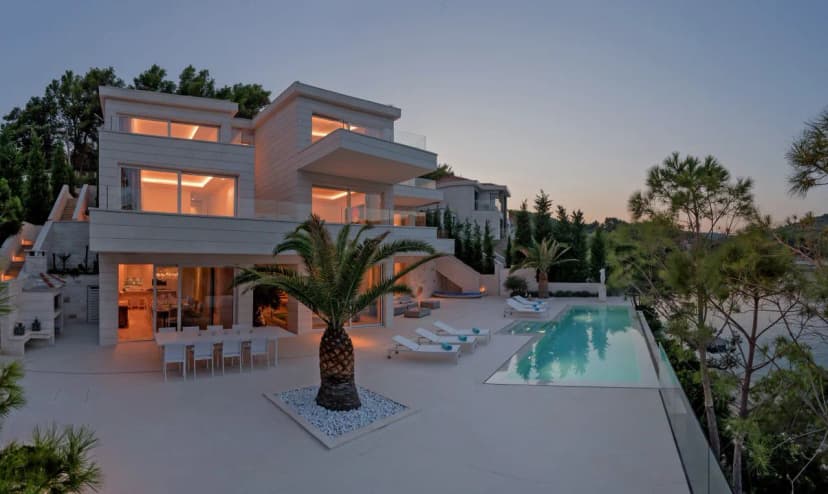 Cozy Enchanted Villa With Infinity Pool And Gym
