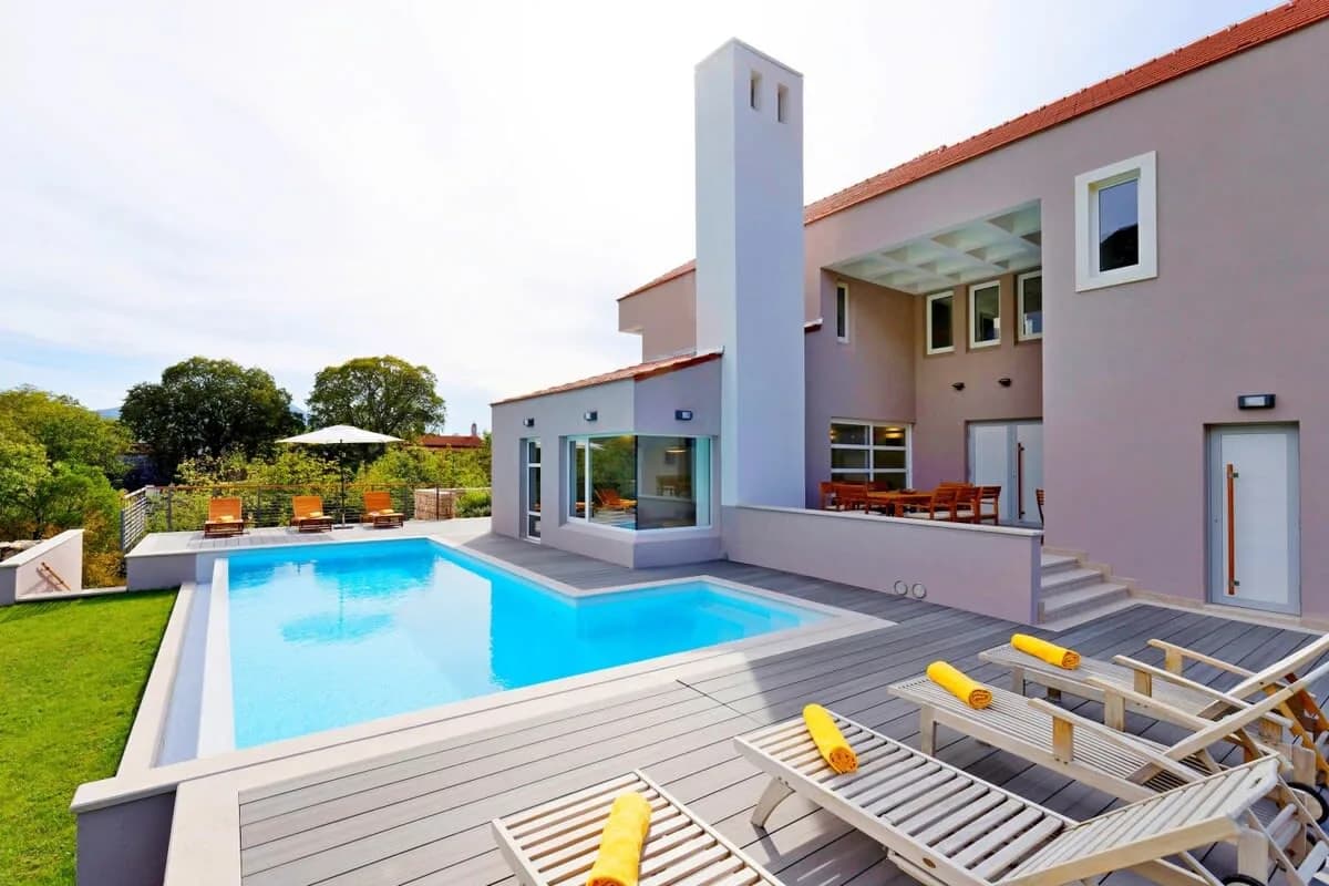 Luxurious Villa With Pool And Mountain View photo 3