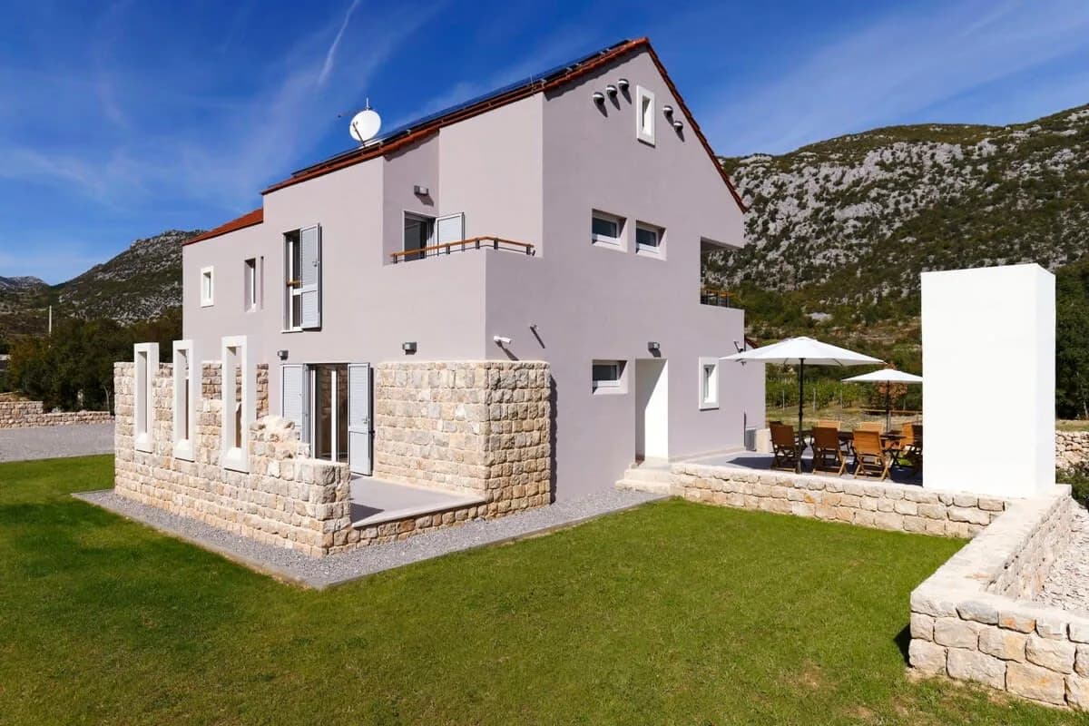 Luxurious Villa With Pool And Mountain View photo 4