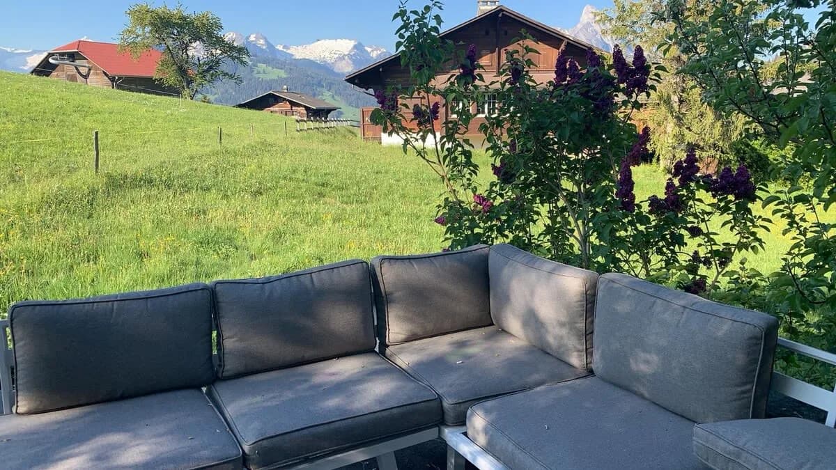Homey 1 Bedroom Spot in a Swiss Typical Chalet